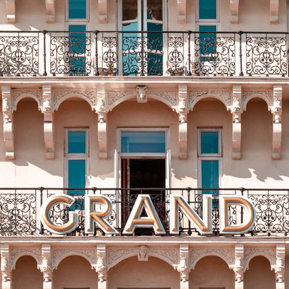 GRAND HOTEL