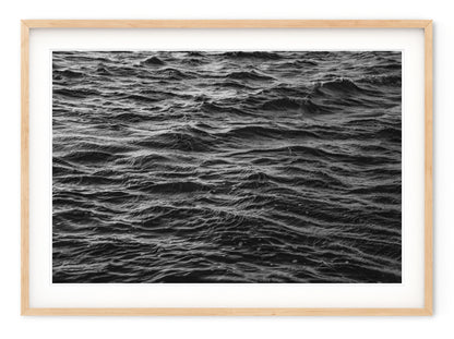 MESMERIZING WAVES (horizontal)