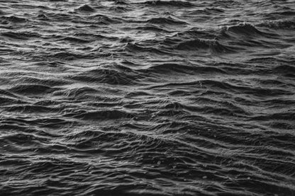 MESMERIZING WAVES (horizontal)